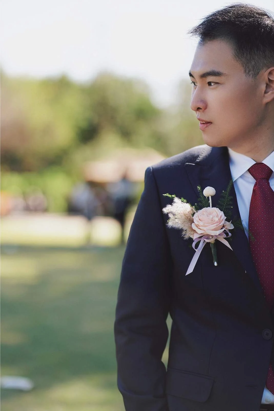 日光下的侧影 · A portrait in the sunlight