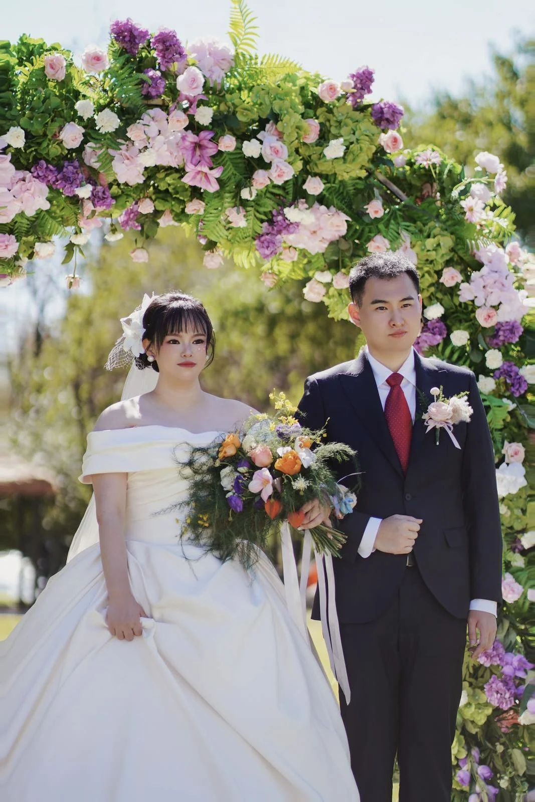 花门下，并肩 · Side by side beneath the flowers