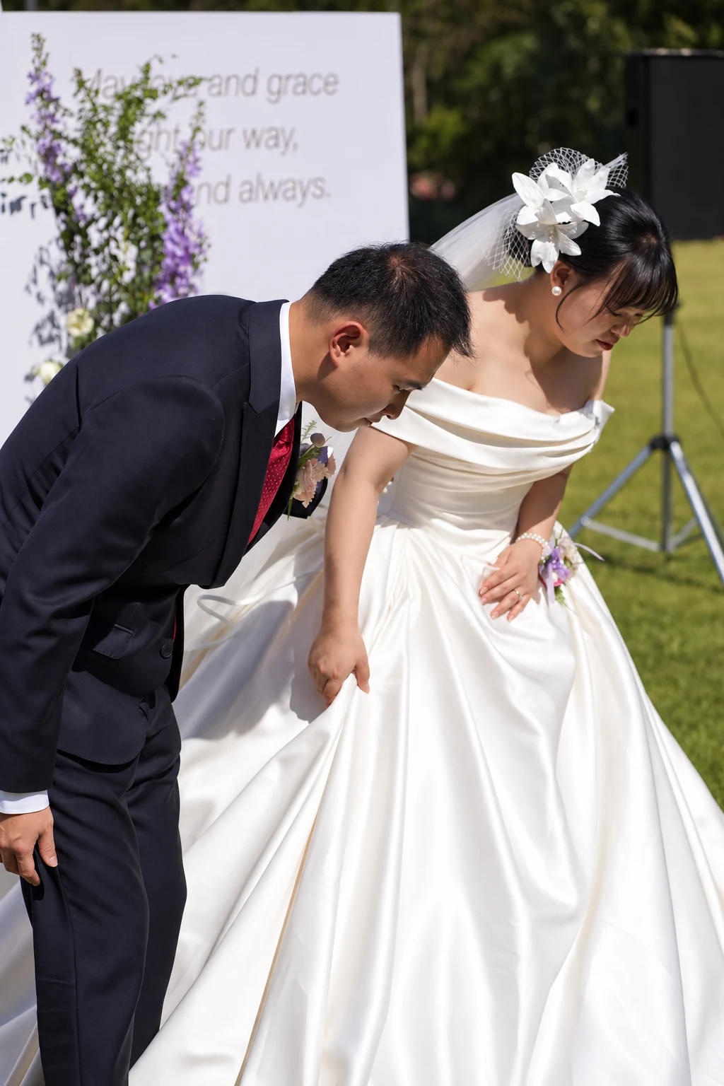 礼毕，故事继续 · The ceremony ends, the story continues